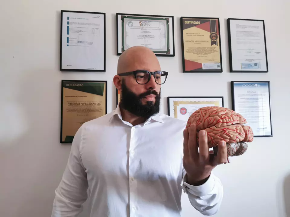 Neurocientista brasileiro de 39 anos torna-se membro da FENS - Federação da sociedade europeia de neurociência