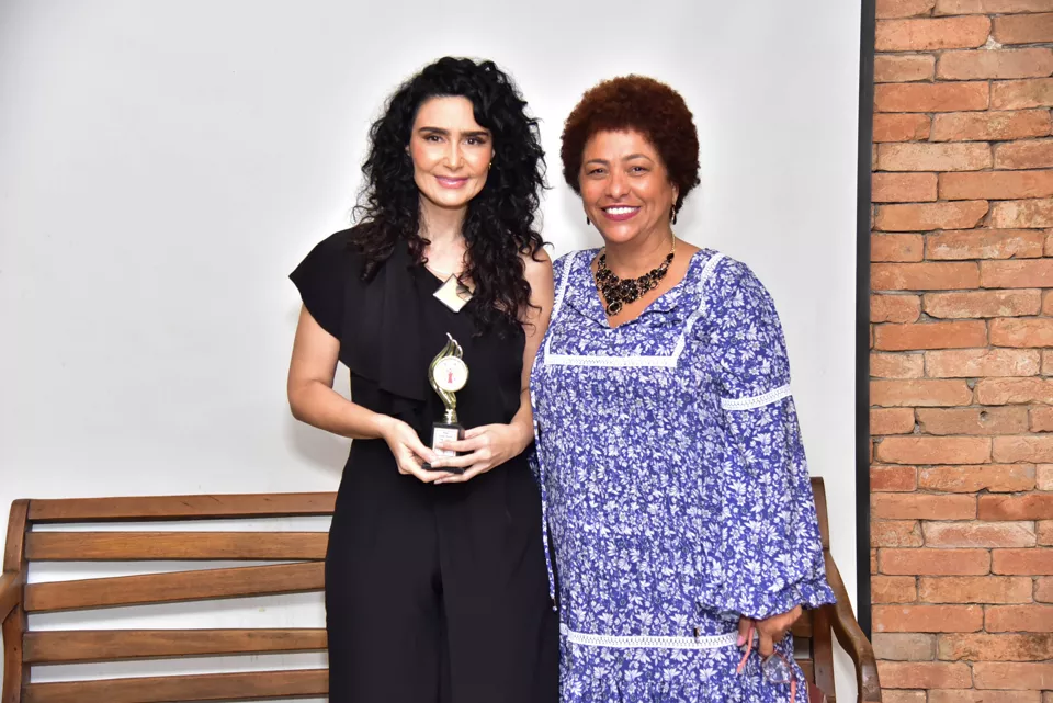 Ativista e atriz Cristiane Machado ganha o Prêmio Mulher Jurema